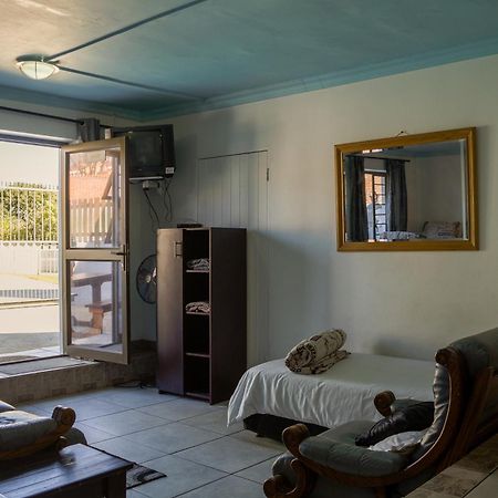 Tyday Accommodation Port Elizabeth Extérieur photo