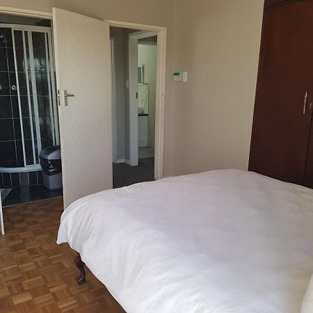 Tyday Accommodation Port Elizabeth Extérieur photo