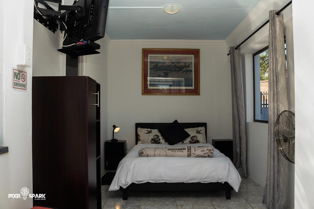 Tyday Accommodation Port Elizabeth Extérieur photo